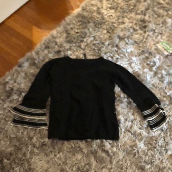 black sweater with flaring sleeves - Picture 1 of 2